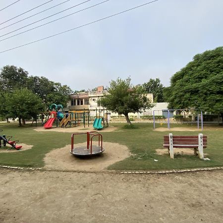 Homestays Ludhijána Exteriér fotografie